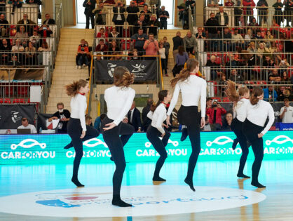 POKAZ NASZYCH TANCEREK PODCZAS ROZGRYWEK EKSTRAKLASY KOSZYKÓWKI KOBIET!